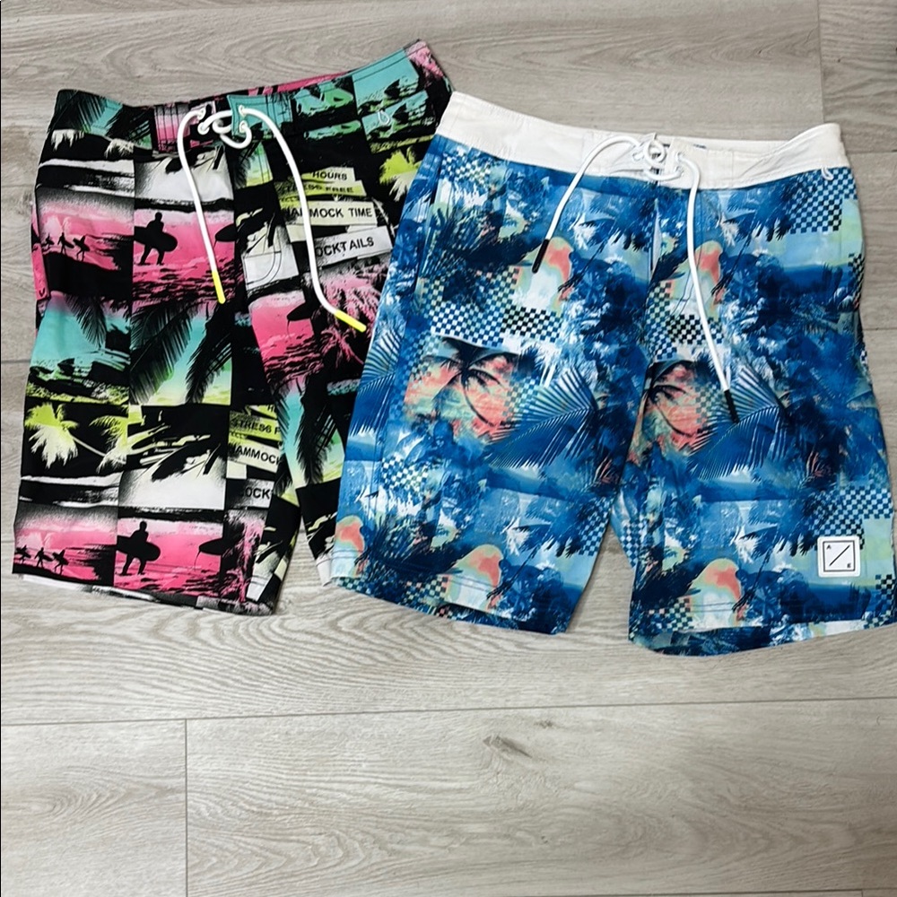 Like New!! Set of 2 Men's American Eagle AE Swim Board Shorts Size S 9” inseam